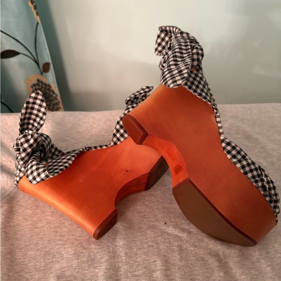 Jeffrey Campbell Pinup Girl Platform Sandals - Picture 11 of 11